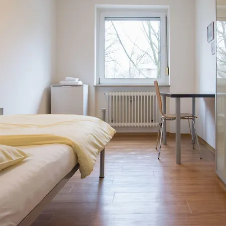 Hotel 1, 2, Sleep Messe